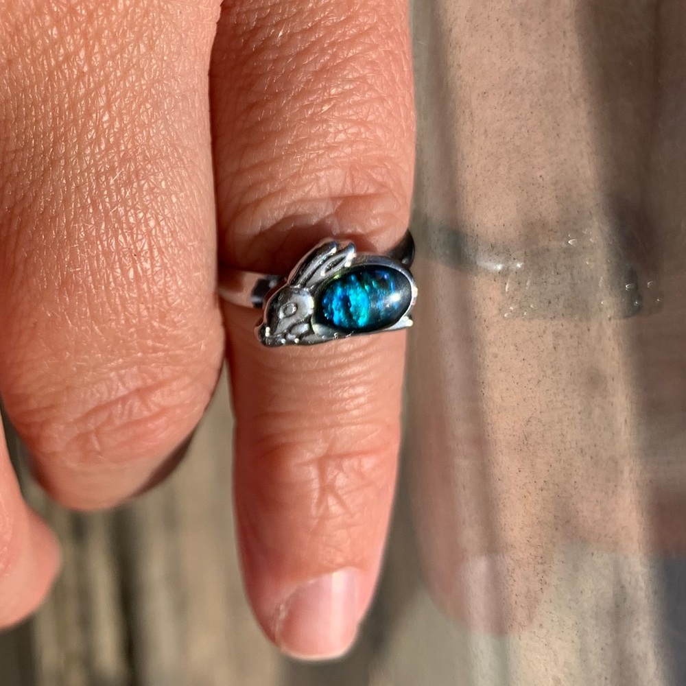 🐇Paua Shell rabbit ring🐇 - Picture 2 of 4